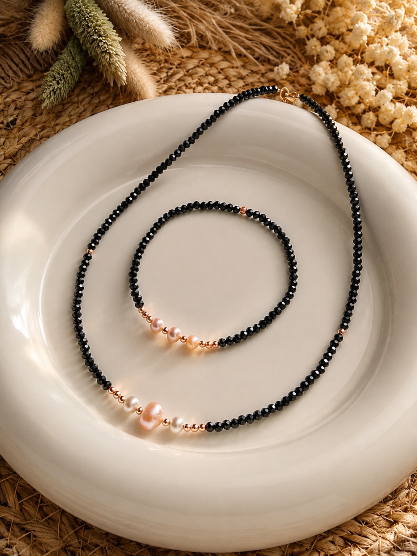 Empireo black crystals and pink pearls set